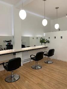 Poste de coiffeur ou coiffeuse - Photo 3