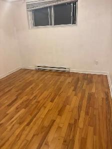 Beautiful 3 1/2 renovated, bright semi-basement - Photo 2