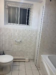 Beautiful 3 1/2 renovated, bright semi-basement - Photo 10