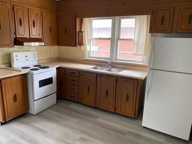 Gorgeous 3 BD Detached house in Oshawa close to 401