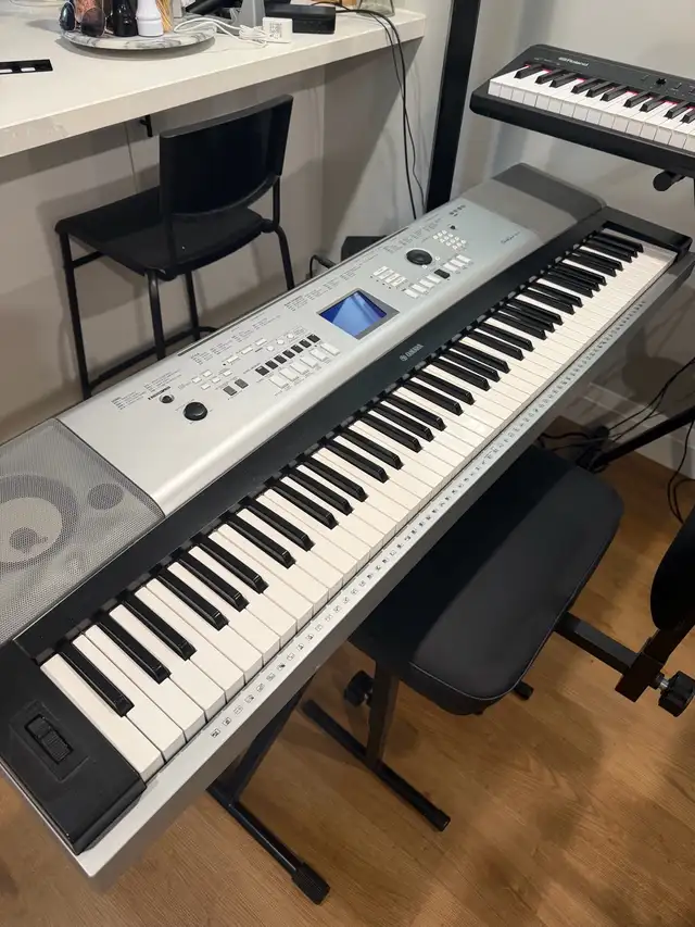 Yamaha Keyboard Portable Grand DGX-530