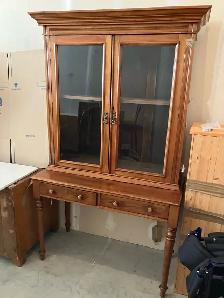 Antique China Cabinet - Photo 2