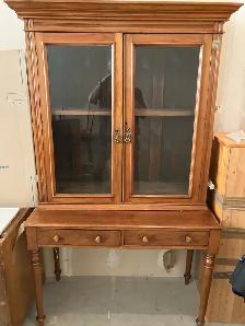 Antique China Cabinet - Photo 3
