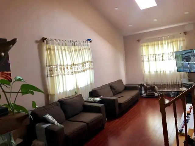 3 Beds 1 Bath - House