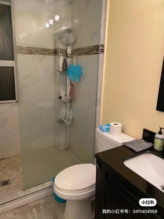 Cozy room in eastyork available from Aug 26th,single/couple
