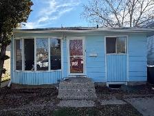 FULLY FURNISHED 3-BEDROOM MAIN FLOOR FOR RENT - Photo 2