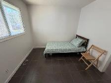 FULLY FURNISHED 3-BEDROOM MAIN FLOOR FOR RENT - Photo 9