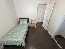 FULLY FURNISHED 3-BEDROOM MAIN FLOOR FOR RENT - Photo 10