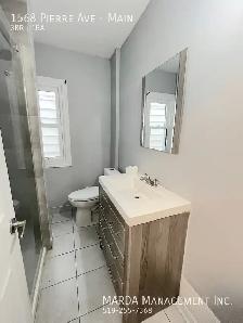 CUTE 3 BED 1 BATH IN A GREAT LOCATION $1,800 HYDRO - Photo 12