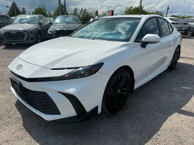 2025 Toyota Camry Hybrid SE