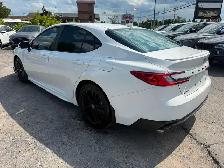 2025 Toyota Camry Hybrid SE - Photo 4