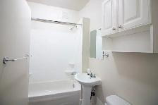 University Manor I & II - One-Bedroom Suite (Type A) Apartment f - Photo 7