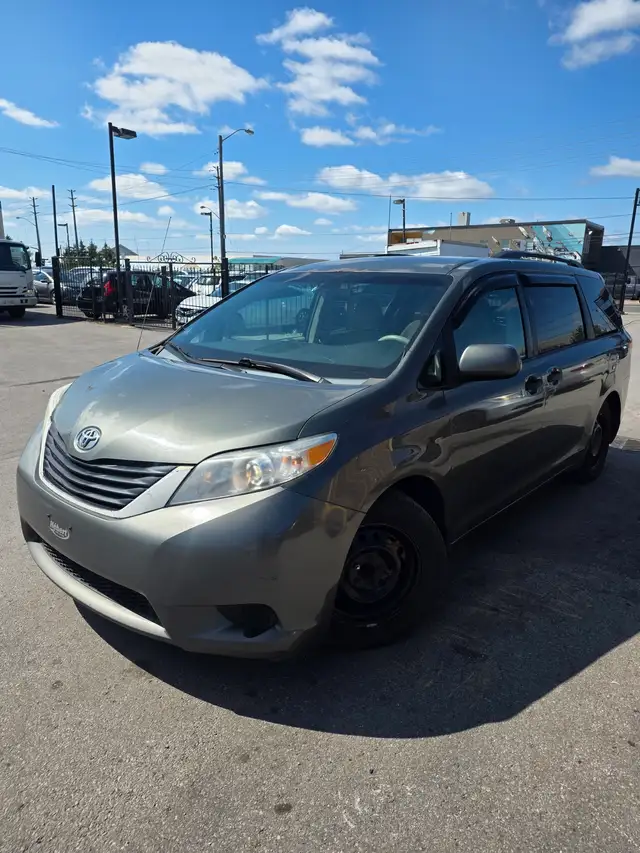 2011 Toyota Sienna LE
