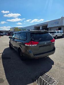 2011 Toyota Sienna LE - Photo 3