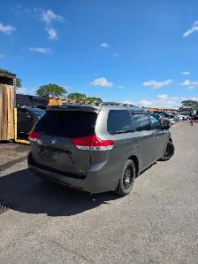 2011 Toyota Sienna LE - Photo 4