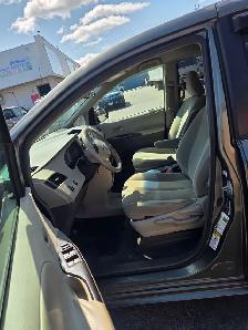 2011 Toyota Sienna LE - Photo 5
