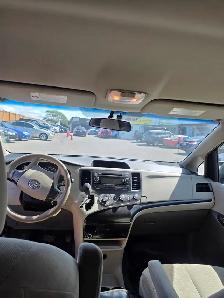 2011 Toyota Sienna LE - Photo 8
