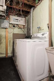 C7 BSMT - 3 BEDROOMS | FULLY FURNISHED ALL UTILITIES INCLUDE - Photo 13