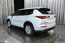 2025 Mitsubishi Outlander Plug-In Hybrid - Photo 3