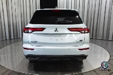 2025 Mitsubishi Outlander Plug-In Hybrid - Photo 4