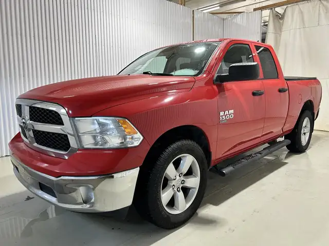 RAM 1500 Classic SXT Plus Quad Cab 4x4 caisse de 6 pi 4 po 2020