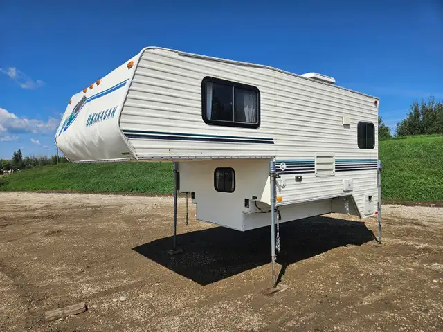 1998 Okanagen Truck Camper 105WR