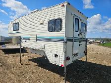 1998 Okanagen Truck Camper 105WR - Photo 4