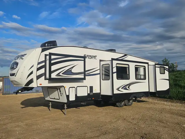 2018 Sabre 31BHT 31 Ft T/A Fifth Wheel Cobalt