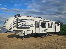 2018 Sabre 31BHT 31 Ft T/A Fifth Wheel Cobalt