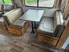 2018 Sabre 31BHT 31 Ft T/A Fifth Wheel Cobalt - Photo 11