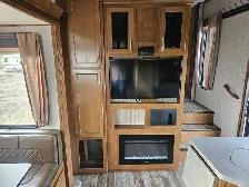 2018 Sabre 31BHT 31 Ft T/A Fifth Wheel Cobalt - Photo 13