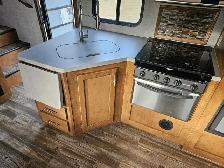 2018 Sabre 31BHT 31 Ft T/A Fifth Wheel Cobalt - Photo 14