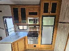 2018 Sabre 31BHT 31 Ft T/A Fifth Wheel Cobalt - Photo 15