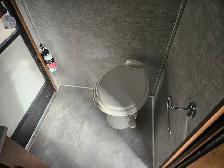 2018 Sabre 31BHT 31 Ft T/A Fifth Wheel Cobalt - Photo 17
