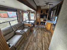 2018 Sabre 31BHT 31 Ft T/A Fifth Wheel Cobalt - Photo 23