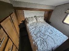 2018 Sabre 31BHT 31 Ft T/A Fifth Wheel Cobalt - Photo 29