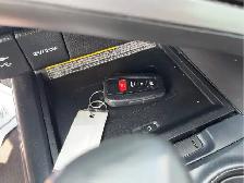 2018 Toyota Camry Hybrid - Photo 13