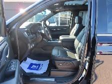 2023 GMC Yukon XL Denali 6.2L Ecotec3 V8 7 Passenger 4X4 - Photo 3