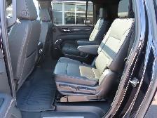 2023 GMC Yukon XL Denali 6.2L Ecotec3 V8 7 Passenger 4X4 - Photo 5