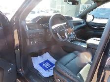 2023 GMC Yukon XL Denali 6.2L Ecotec3 V8 7 Passenger 4X4 - Photo 7