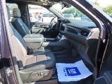 2023 GMC Yukon XL Denali 6.2L Ecotec3 V8 7 Passenger 4X4 - Photo 17