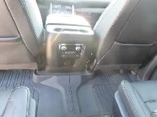 2023 GMC Yukon XL Denali 6.2L Ecotec3 V8 7 Passenger 4X4 - Photo 31