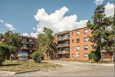 renovated two bedroom, eglinton and dvp - ID 1766 - Photo 2
