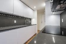 renovated two bedroom, eglinton and dvp - ID 1766 - Photo 3