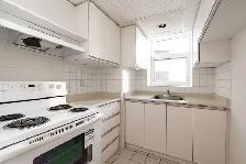 two bedroom, yonge and st. clair - ID 690 - Photo 2