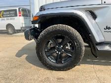 2020 Jeep WRANGLER UNLIMITED Sahara Altitude 4WD | LOW KM | Comm - Photo 10