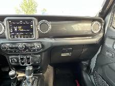 2020 Jeep WRANGLER UNLIMITED Sahara Altitude 4WD | LOW KM | Comm - Photo 22
