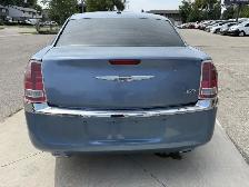 2011 Chrysler 300 - Photo 4