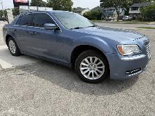 2011 Chrysler 300 - Photo 7