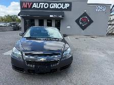 2011 Chevrolet Malibu - Photo 2